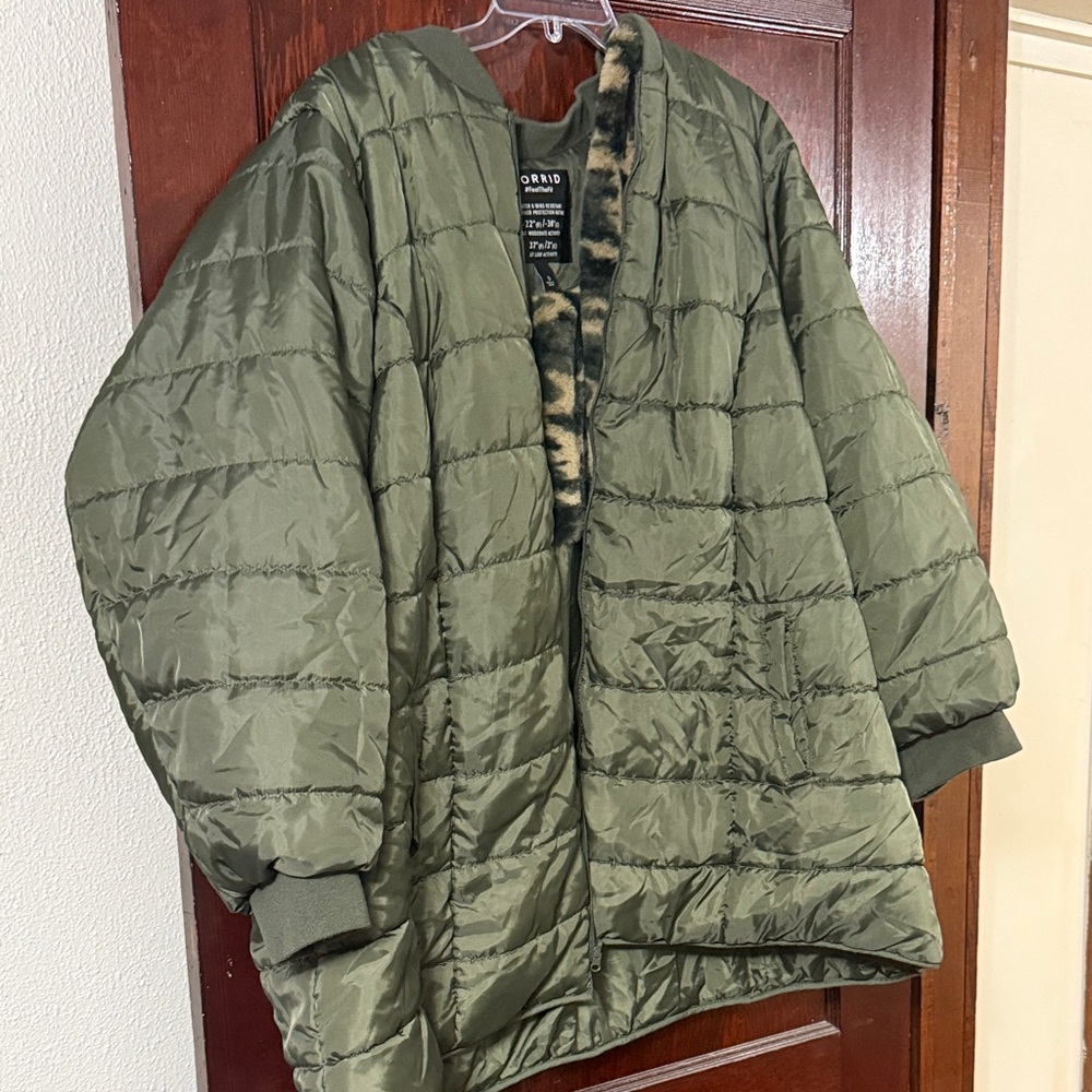 Green Womens winter coat 2 part Torrid size 5